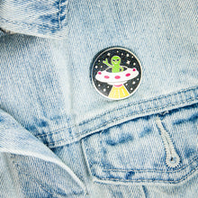 Load image into Gallery viewer, &quot;Greetings Earthlings!&quot; Enamel Pin